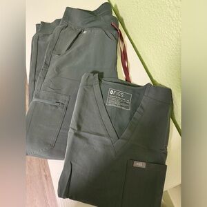 Bonsai Figs Scrub Set
